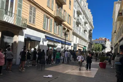 Tension et files d'attente pour la montre Swatch x Audemars Piguet à Nice et Cannes