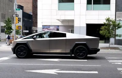 Texas : un conducteur arrêté après avoir noyé son Tesla Cybertruck dans un lac