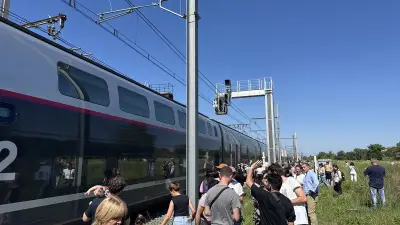 TGV bloqué près de Nîmes : des passagers excédés partent à pied
