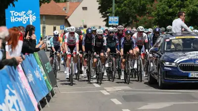 Tour de Hongrie : une biche évite de justesse une chute collective