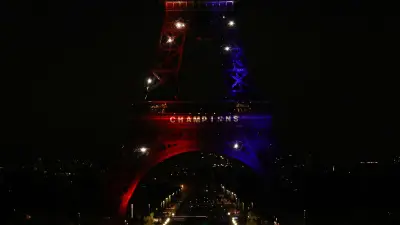 Tour Eiffel en rouge et bleu : Paris soutient le PSG avant la finale de LdC
