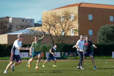 Ultimate frisbee : un sport collectif et ludique à découvrir dans le Var