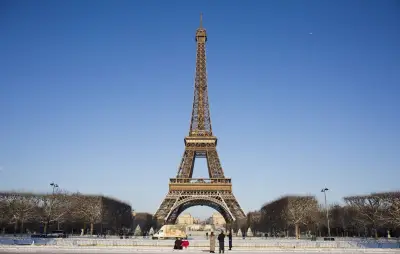Un morceau de l'escalier original de la tour Eiffel mis aux enchères