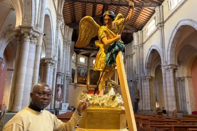 Vandalisme à Draguignan : la statue de saint Michel dégradée, le curé porte plainte