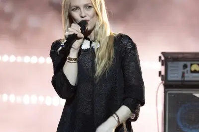 Vanessa Paradis au Zénith : une vague de nostalgie emporte le public parisien