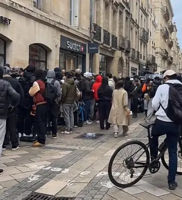 Vente de montres Swatch : affluence et intervention policière à Bordeaux