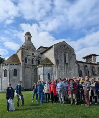Visite botanique au prieuré clunisien de Moirax