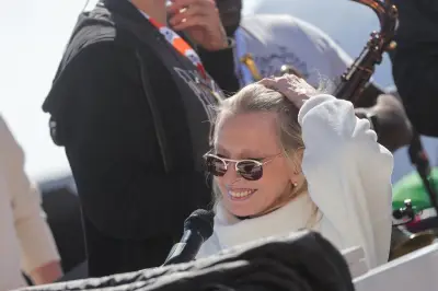 Véronique Sanson de retour chez elle après une hospitalisation pour infection respiratoire