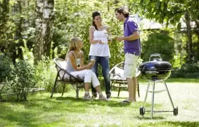 Weber Compact Kettle : le barbecue charbon à 98,99 € sur Cdiscount