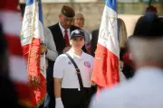À 17 ans, Kendra est la plus jeune porte-drapeau de Menton