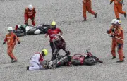 Accident terrifiant pour Johann Zarco à Barcelone : sa jambe coincée dans une moto
