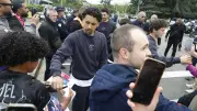 Accueil de stars à Roissy pour les héros du PSG après la demi-finale