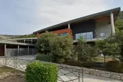 Agression d'un proviseur près de Grasse : le combat d'une mère pour sa fille