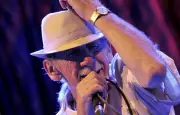 Alex Ligertwood, chanteur emblématique de Santana, décède à 79 ans