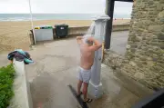 Anglet rouvre ses douches de plage après des années de fermeture