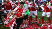 Arsenal soulève le trophée de Premier League après 22 ans d'attente