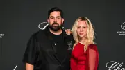 Artus officialise sa relation avec Kim Higelin au Festival de Cannes