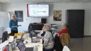 Atelier IA à Remoulins : Gwendoline forme sept participants