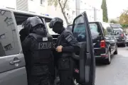 Attaque au couteau à Cannes-La Bocca : deux blessés, un individu retranché