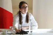 Aurore Bergé justifie la décoration du chanteur Amir