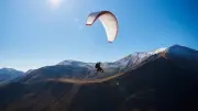 Autriche : une parapentiste survit à une collision avec un avion de tourisme