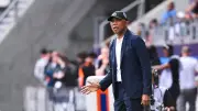 Avenir d'Antoine Kombouaré au Paris FC : santé et garanties sportives en jeu