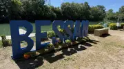 Bessan expose son nom à la Guinguette pour l'été
