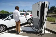 Bornes électriques : Que Choisir dénonce des tarifs opaques et des disparités