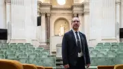 Bruno Girard, l'huissier qui veille sur les académiciens depuis 20 ans