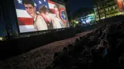 À Cannes, Tom Cruise électrise le festival avec Top Gun sur la plage