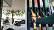 Carburant cher : ces Français qui réduisent leur consommation
