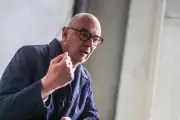 Carburants : Lescure annonce une aide de 50 euros pour les grands rouleurs