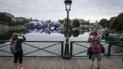 Caverne du Pont Neuf à Paris : l'œuvre de JR fascine et divise les passants