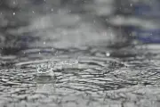 Comment se forment les gouttes de pluie dans les nuages ?