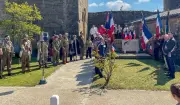Commémoration du 8 mai 1945 à Saint-Geniès avec véhicules anciens