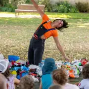 Compagnie Hel : des déchets transformés en art au spectacle « Englouti »