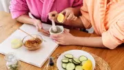 Cosmétiques DIY : les risques cachés de fabriquer ses produits maison