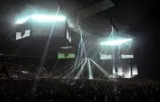 Damso à Paris La Défense Arena : un concert de rap repensé comme une œuvre théâtrale