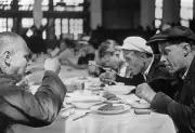 Dans les cantines bolcheviques, la faim de l'homme rouge