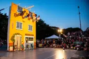 Déantibulations 2026 : 20 ans de pagaille poétique sur les pavés d'Antibes