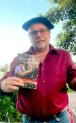 David Olaïzola en dédicace à Dax pour son livre « En ce temps-là c'était si bien ! »