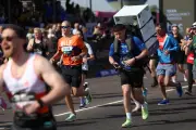 Défi des frères Adams : 32 marathons en 32 jours pour la démence