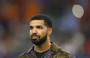 Drake surprend avec trois albums simultanés, 43 titres inédits
