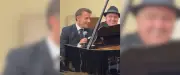 Emmanuel Macron chante 'La Bohème' avec le président arménien à Erevan