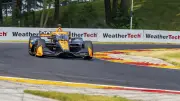 Felix Rosenqvist remporte les 500 Miles d'Indianapolis avec 0,023 seconde d'avance, un record