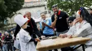 Feria d'Alès : un concours de serveurs de paella haut en couleur