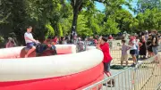 Feria de Nîmes 2026 : le toro mécanique fait danser les ados