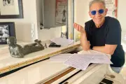 François Feldman, vedette du jury du festival pyrotechnique de Cannes