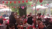 Féria de Pentecôte : 130 résidents de l'Ehpad du Mas de Lauze en rouge et blanc
