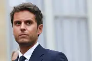 Gabriel Attal à Bordeaux : livre, meeting et présidentielle en toile de fond